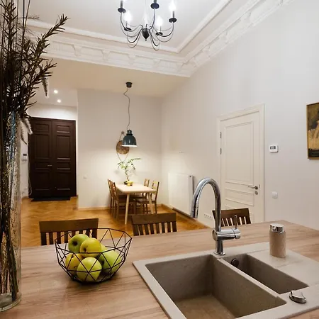 Daire Old Modern And Spacious 2 Bedroom Riga