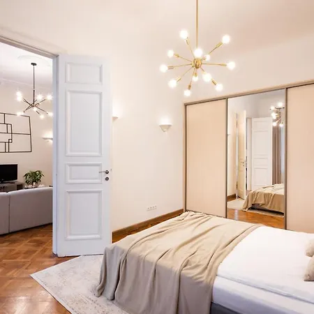 Old Modern And Spacious 2 Bedroom Daire *