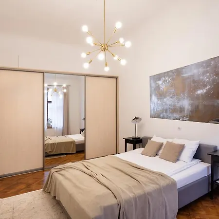 Daire Old Modern And Spacious 2 Bedroom