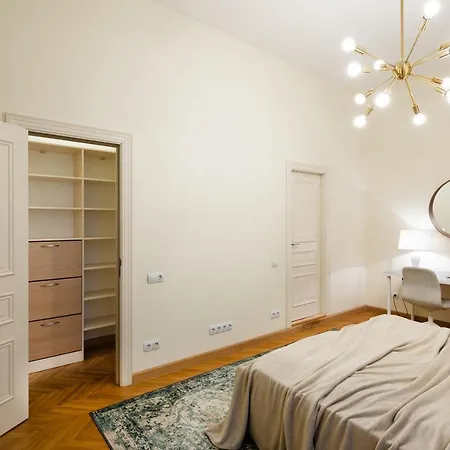 Old Modern And Spacious 2 Bedroom Daire